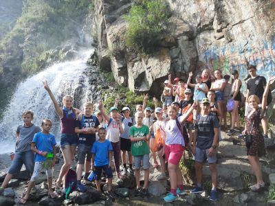 изостудия «Акварель» Дома художественного творчества детей города Барнаула на творческой смене «Архитектура будущего» в ЦДО «Детская империя туризма» в Горном Алтае