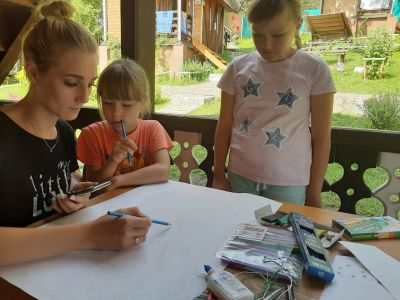 изостудия «Акварель» Дома художественного творчества детей города Барнаула на творческой смене «Архитектура будущего» в ЦДО «Детская империя туризма» в Горном Алтае