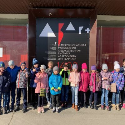 изостудия «Акварель» ДХТД города Барнаула посетили IX Межрегиональную молодежную художественную выставку «Аз.Арт Сибирь 2019»