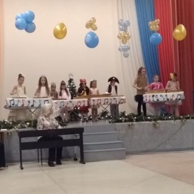 Дед Мороз и Нюша в «Гармонии»