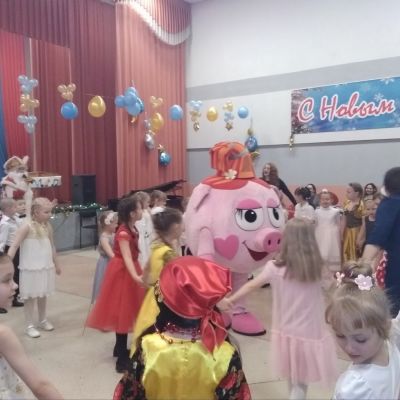 Дед Мороз и Нюша в «Гармонии»