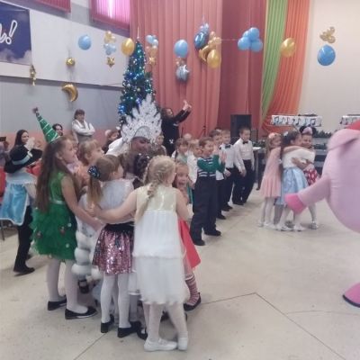 Дед Мороз и Нюша в «Гармонии»