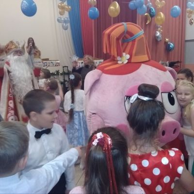 Дед Мороз и Нюша в «Гармонии»