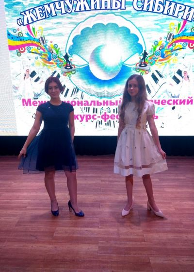 Алена Забара и Екатерина Железная впервые на вокальном конкурсе