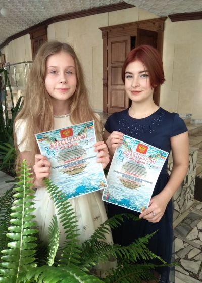 Алена Забара и Екатерина Железная впервые на вокальном конкурсе