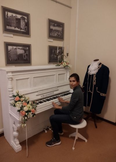 Арина Бортникова, музыкальная студия «Гармония» (педагог Т.И. Мещерякова)
