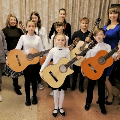 В музыкальной студии «Гармония» состоялся концерт «Гитара соло и в ансамбле»