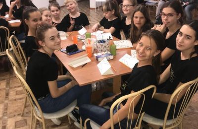 Знакомство юных модельеров «Моего стиля» под руководством педагога Колегаевой Вероники Витальевны с образом Снегурочки