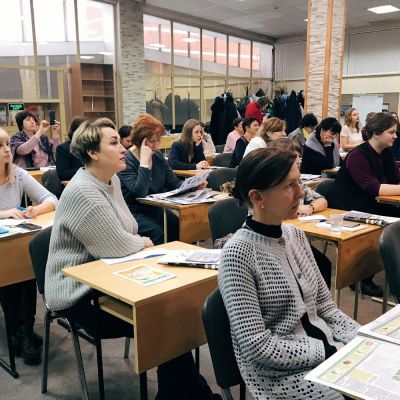 Руководитель студии тележурналистики «Панорама+»  Татьяна Сергеевна Шатова на семинаре в издательском доме «Алтапресс»