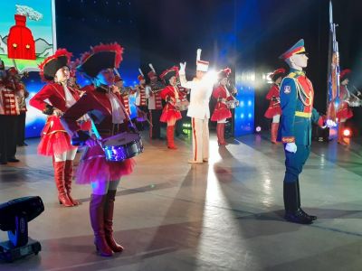 Ансамбль барабанщиц «Ритмы времени» Дома художественного творчества детей Индустриального района города Барнаула на торжественном мероприятии, посвящённом Дню города Барнаула. 2020