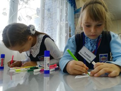 Экскурсия в Дом художественного творчества детей города Барнаула параллели 1-ых классов СОШ № 117