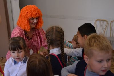 Экскурсия в Дом художественного творчества детей города Барнаула параллели 1-ых классов СОШ № 117