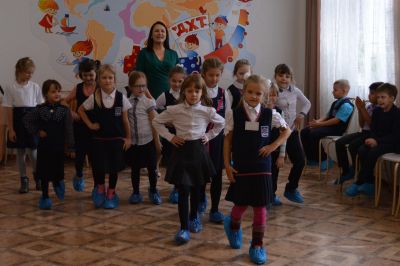 Экскурсия в Дом художественного творчества детей города Барнаула параллели 1-ых классов СОШ № 117