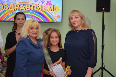 Вручение сертификатов лучшим учащимся ДХТД
