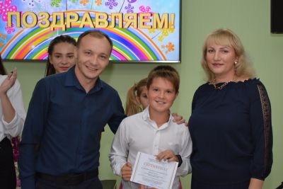 Вручение сертификатов лучшим учащимся ДХТД