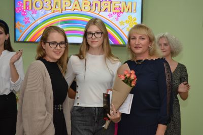 Вручение сертификатов лучшим учащимся ДХТД