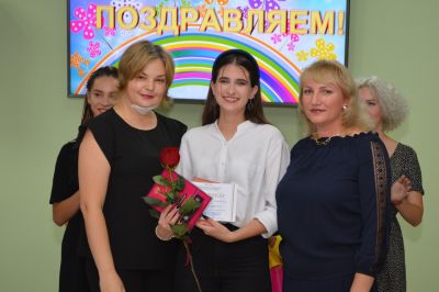 Вручение сертификатов лучшим учащимся ДХТД