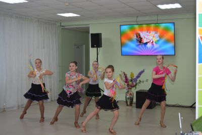 Вручение сертификатов лучшим учащимся ДХТД