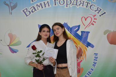 Вручение сертификатов лучшим учащимся ДХТД