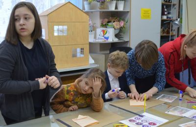 Арт-акция «Искусство творит добро» в Доме художественного творчества детей