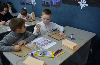 Арт-акция «Искусство творит добро» в Доме художественного творчества детей