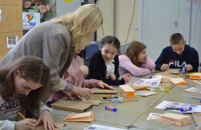 Арт-акция «Искусство творит добро» в Доме художественного творчества детей