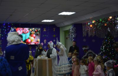Новогодний утренник для детей из многодетных семей и детей с ОВЗ