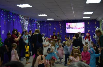 Новогодний утренник для детей из многодетных семей и детей с ОВЗ