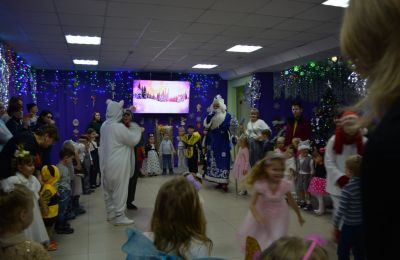 Новогодний утренник для детей из многодетных семей и детей с ОВЗ