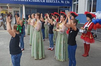 Коллективы ДХТД приняли участие в открытии новой школы в Индустриальном районе города Барнаула