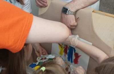 «Это у нас семейное» - так назывался фестиваль-ярмарка искусств, посвящённый Году семьи, который прошёл в «Доме художественного творчества детей»
