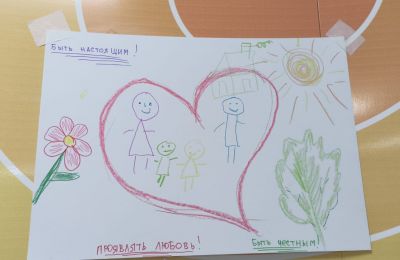 «Это у нас семейное» - так назывался фестиваль-ярмарка искусств, посвящённый Году семьи, который прошёл в «Доме художественного творчества детей»