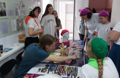 «Это у нас семейное» - так назывался фестиваль-ярмарка искусств, посвящённый Году семьи, который прошёл в «Доме художественного творчества детей»