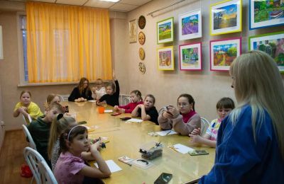 Наши в «Знании»