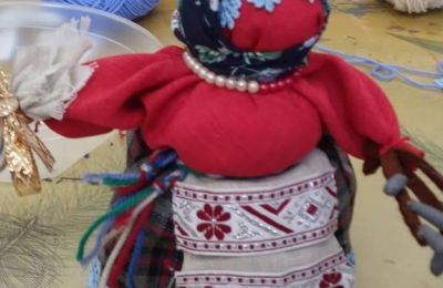Семейный мастер класс по созданию традиционной тряпичной пасхальной куклы