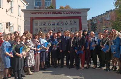 «Пусть поздравления звучат!»