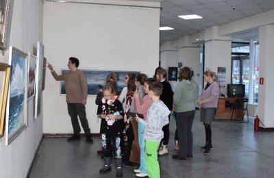 На выставке «Разные миры»