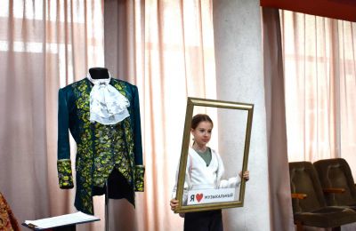 Закулисье театра приоткрылось для коллектива «Палитра»