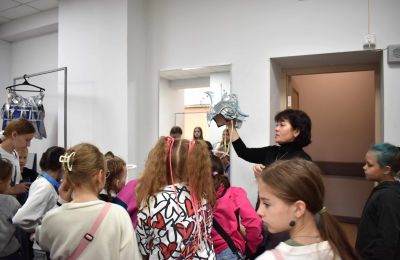 Закулисье театра приоткрылось для коллектива «Палитра»