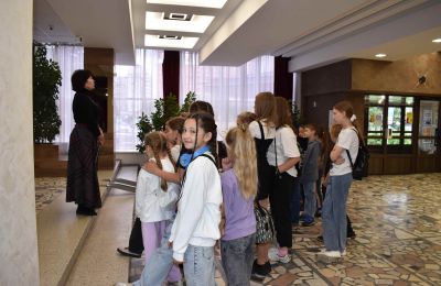 Закулисье театра приоткрылось для коллектива «Палитра»