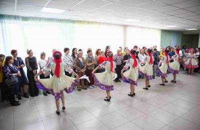 «Неюбилей в кругу друзей»