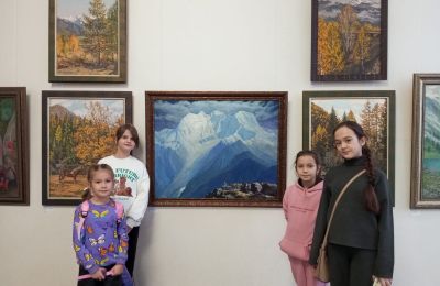 Горы и краски: впечатления студийцев от выставки «Зов Белухи»