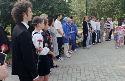«Сегодня снова — День напоминаний О подвиге и доблести отцов!»