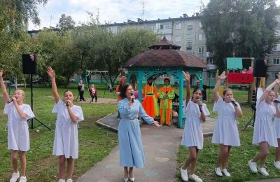 Участие вокальной студии «Камертон» в праздновании Дня города