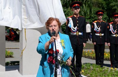 Открытие памятного знака защитникам Ленинграда