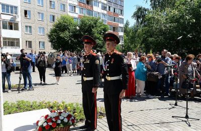 Открытие памятного знака защитникам Ленинграда