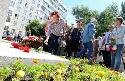 Открытие памятного знака защитникам Ленинграда