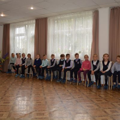 Учащиеся школы №117 на  интерактивной экскурсии «Я вхожу в мир красок, музыки и танцев» в ДХТД города Барнаула