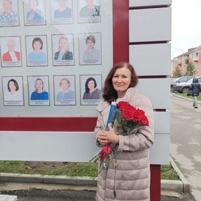 Награждение директора ДХТД Индустриального района города Барнаула Лежневой Валентины Михайловны медалью За многолетний педагогический труд