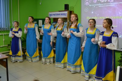 Выступление отряда волонтёров «ДХТД» Дома художественного творчества детей города Барнаула  в рамках реализации проекта  «Прояви заботу»